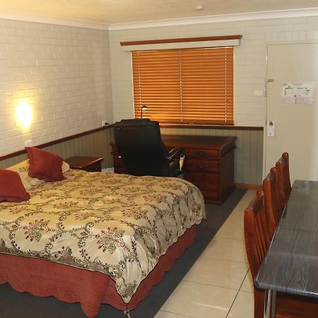 Barcaldine Country Motor Inn ภายนอก รูปภาพ