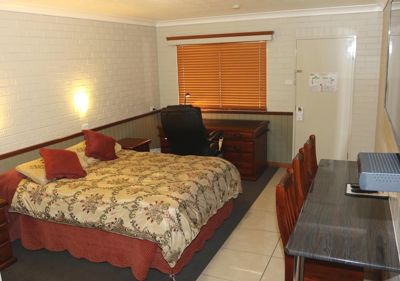 Barcaldine Country Motor Inn ภายนอก รูปภาพ