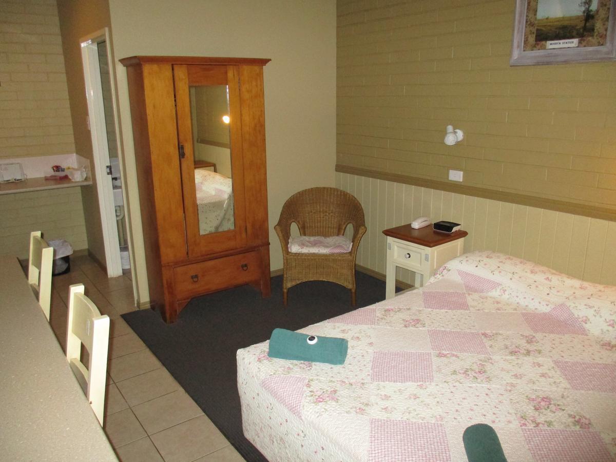 Barcaldine Country Motor Inn ภายนอก รูปภาพ