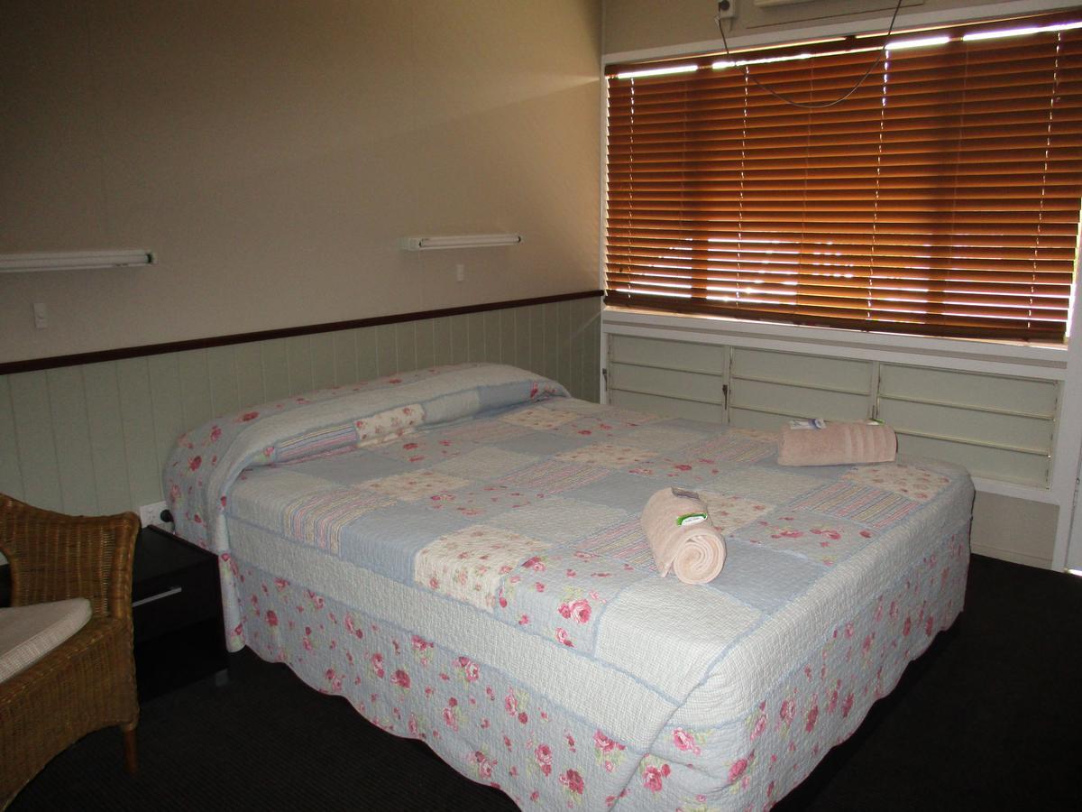 Barcaldine Country Motor Inn ภายนอก รูปภาพ