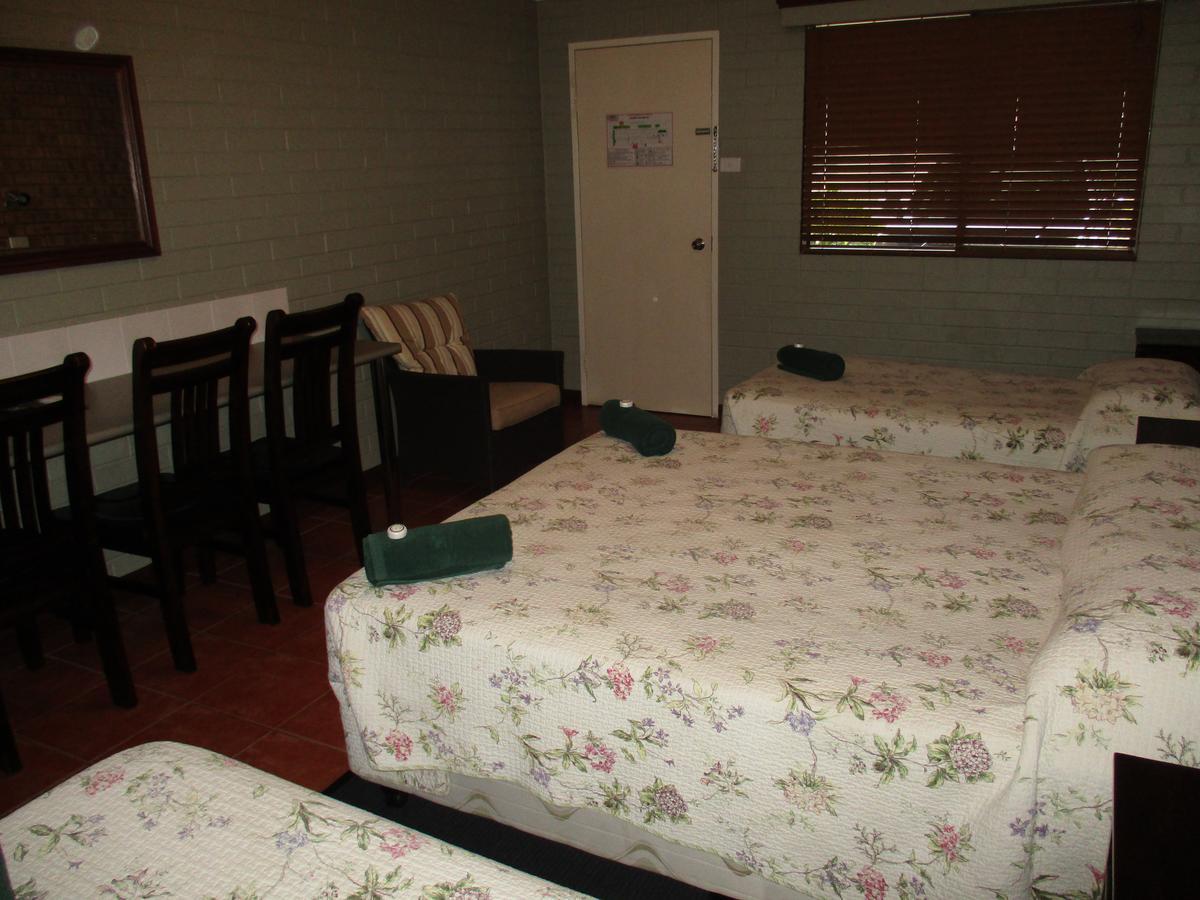 Barcaldine Country Motor Inn ภายนอก รูปภาพ
