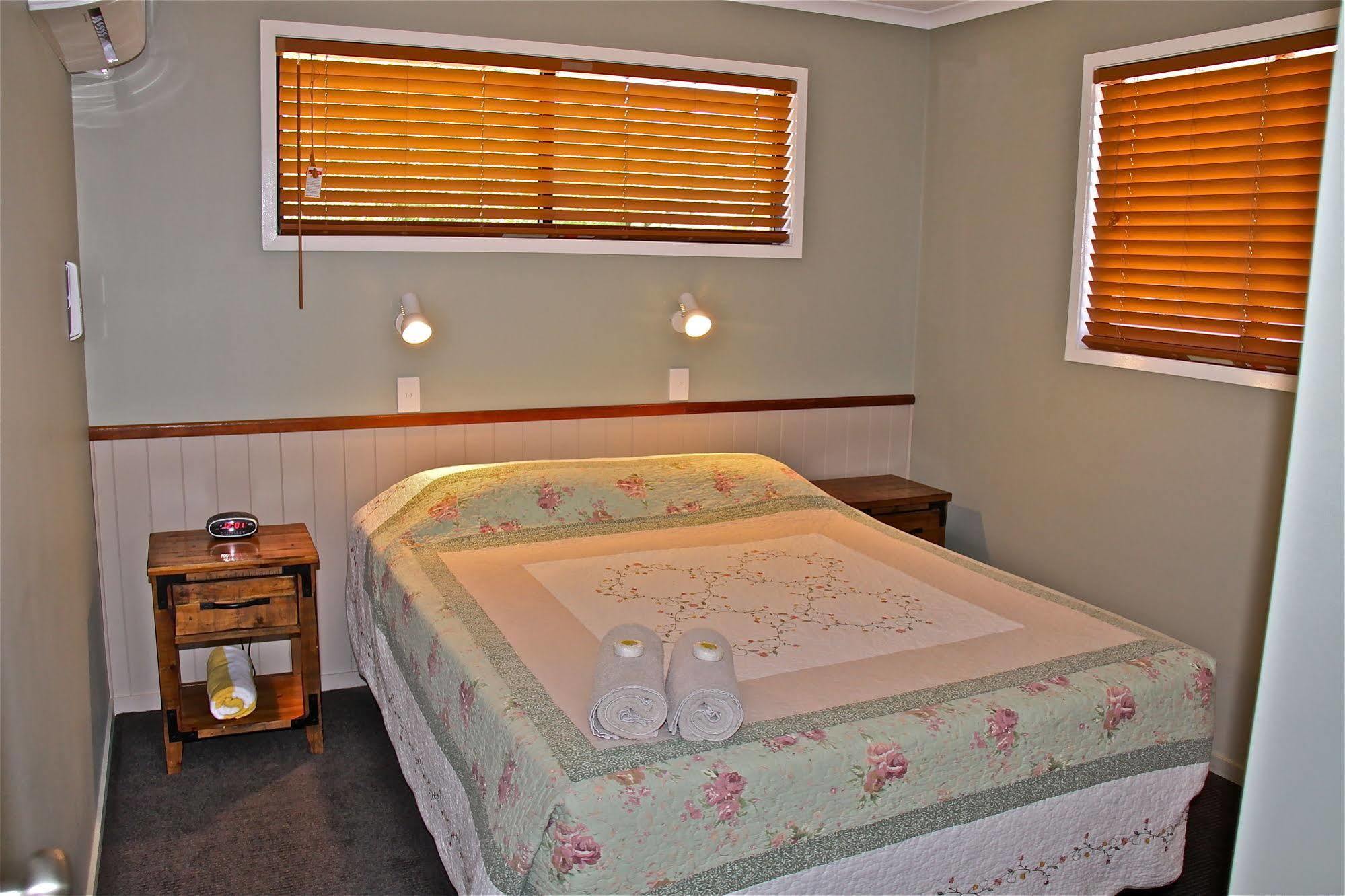 Barcaldine Country Motor Inn ภายนอก รูปภาพ